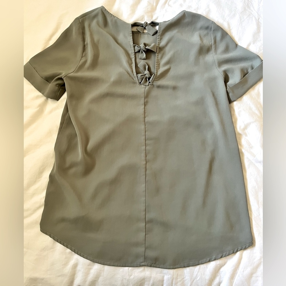 Women’s blouse with tie details size s the standard